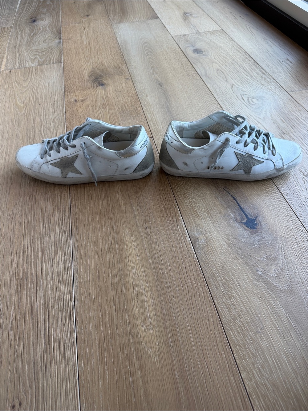 Distressed Golden Goose Super Star Classic Size 40. EXCELLENT CONDITION